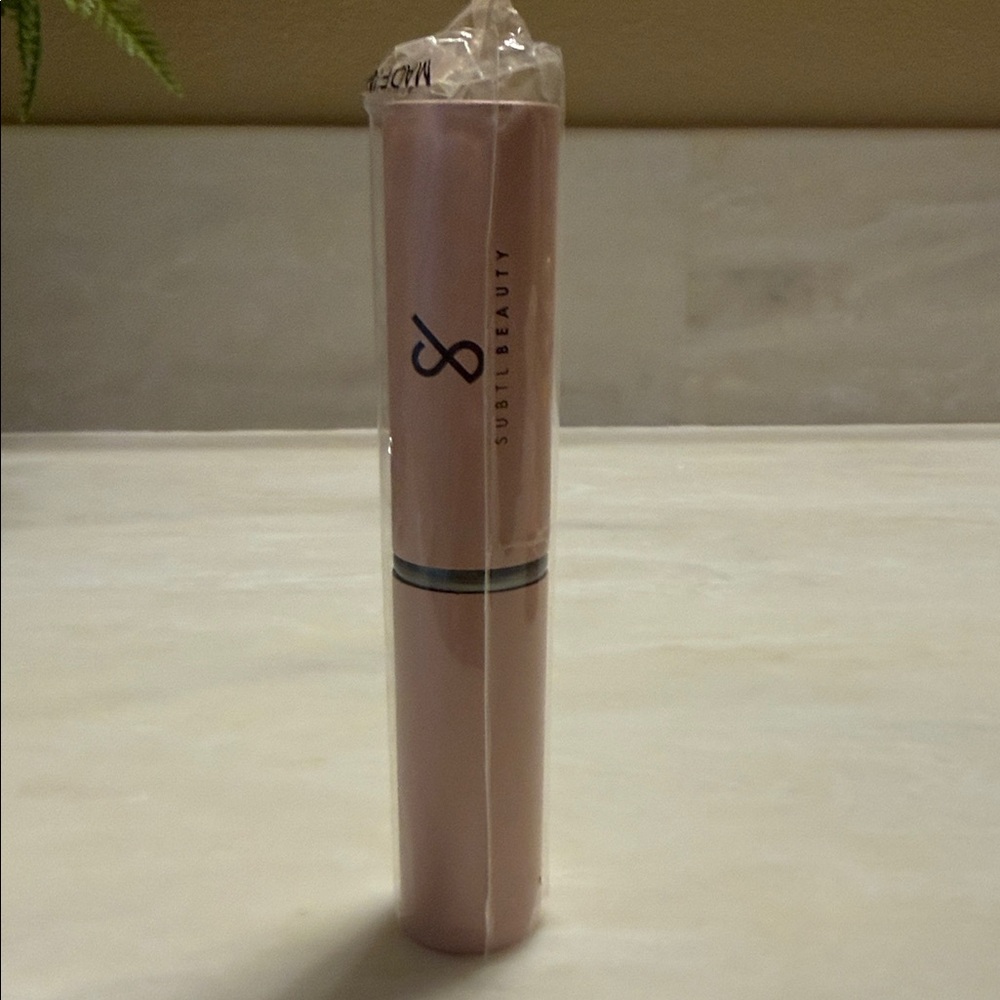 Subtl Beauty Retractable Brush for Makeup Stack
